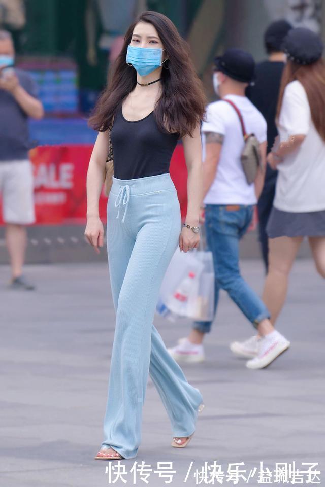 休闲装|简约的贴身背心，可以修饰身体曲线，尽显时尚潇洒