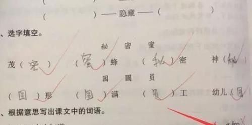 学霸跟学渣的作业对比，遇到学渣，老师批改作业也是很心累了