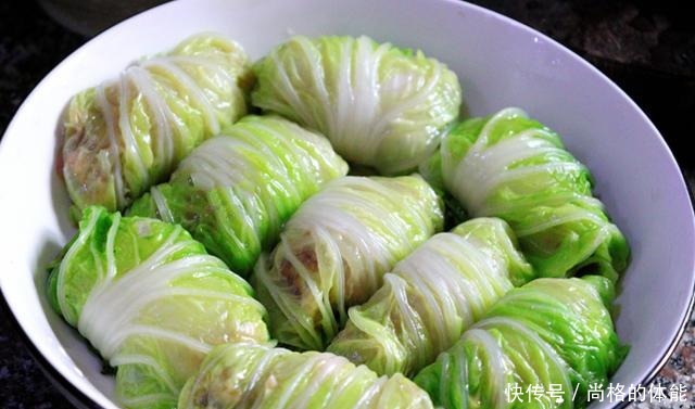 冬天吃什么好教你做白菜卷,一卷一蒸,鲜嫩多汁又营养,特好吃