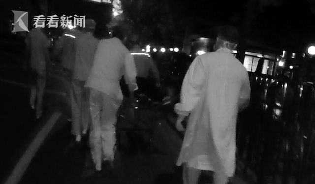 抢救室|男子深夜癫痫发作倒地昏迷 民警狂奔请来医生