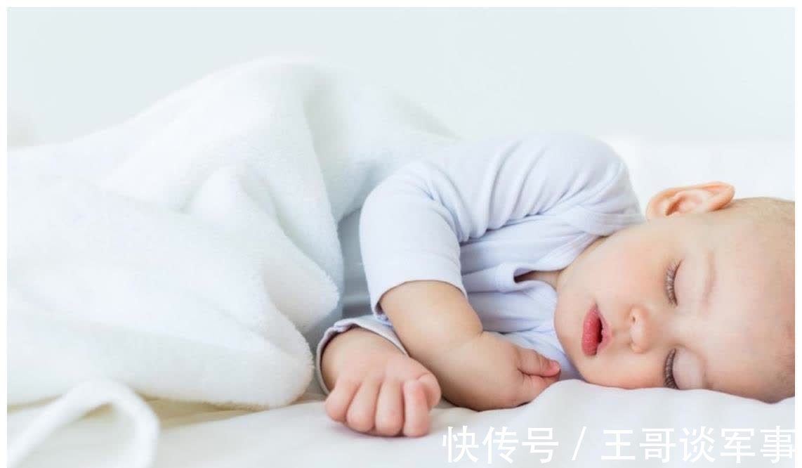 宝爸|不同“睡姿”可能暗示了孩子不同性格,如果是第3种,宝妈要注意