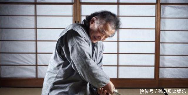 光荣|日本人切腹自尽一刀下去,疼得满地打滚丑态百出,早无尊严一说