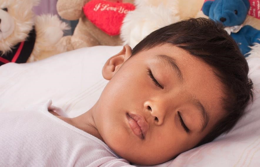 积食|7岁男童积食不长个,提醒各位家长3类“毒晚餐”别再喂孩子