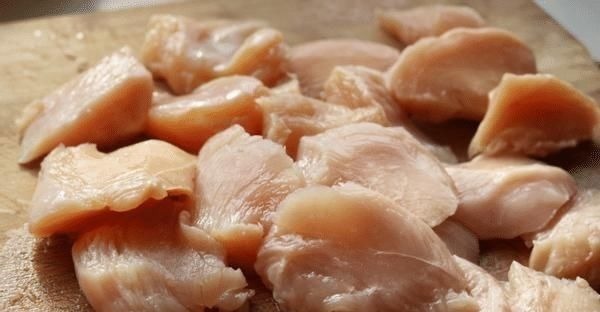 买鸡胸肉时，聪明人不买这4种，很多人不懂，老板都夸你是行家