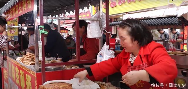 食客|夫妻街头卖“手工”小吃,1元一个供不应求,食客:每天卖断货!