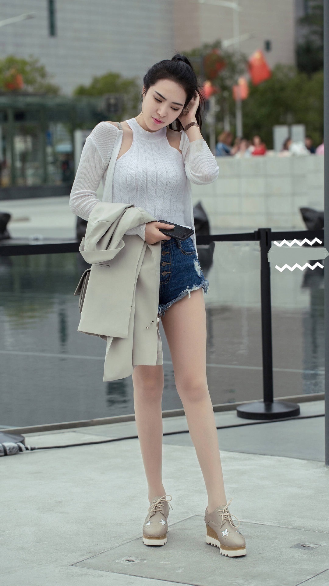 小姐姐|路人街拍小姐姐演绎初秋时尚穿搭,温柔大气的样子最美了!