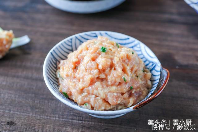 牢记这个拌肉馅的诀窍,饺子和包子才会鲜嫩多汁,好吃不腻