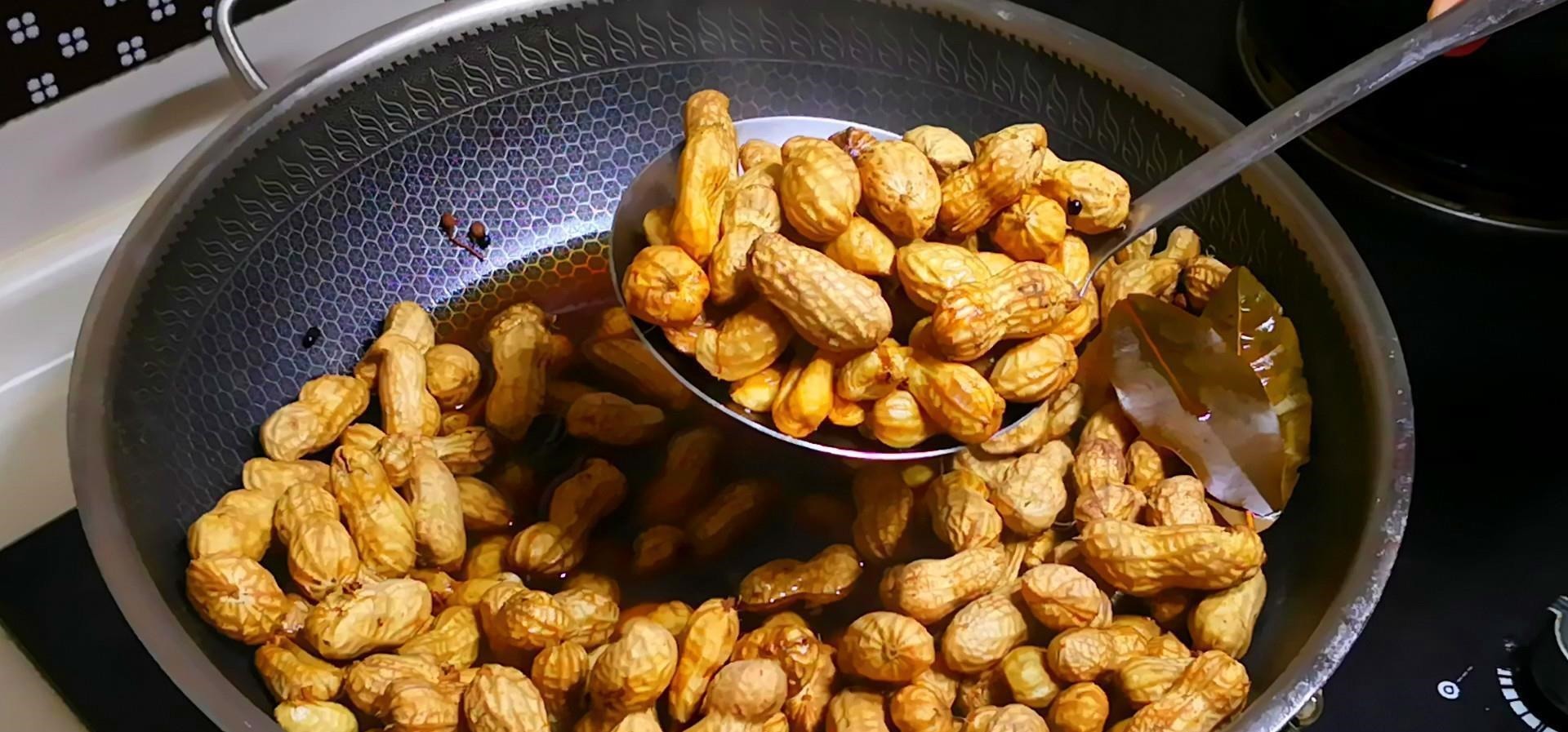 煮花生，最忌直接加水就煮，多加1步，花生又香又入味，还省火