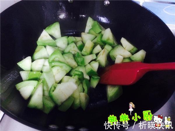 茄子不必清炒啦,如此做几分钟就出锅,开胃又下饭!