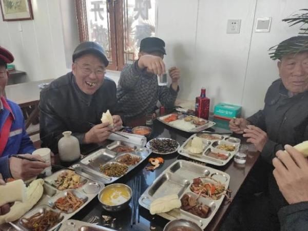  老人|在这里，这些老人幸福“食”足！