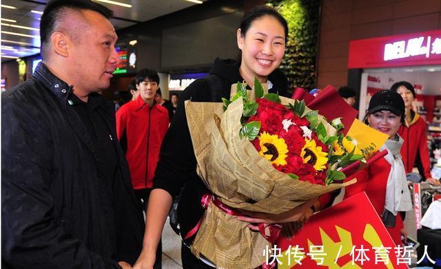 眼睛|人民日报点评中国女排颜妮！短短11个字，让人眼睛湿润