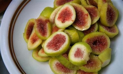 美容養(yǎng)顏|40歲女性多吃3種食物，排毒養(yǎng)顏，滋潤(rùn)肌膚，早吃早好