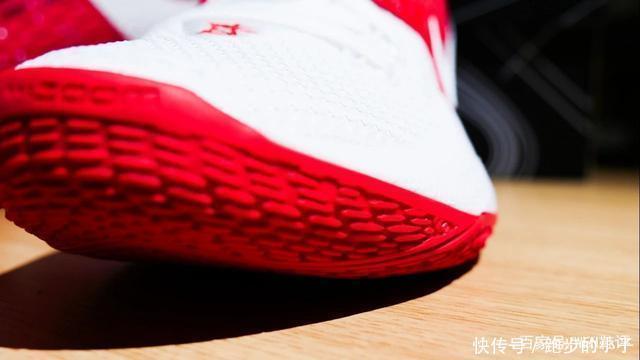 600块前后掌双气垫!Nike再次诠释团队款比签名鞋好