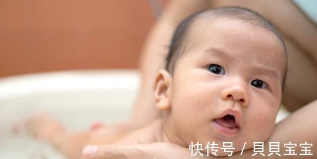 书虫|满月后的宝宝,家长如何做好喂养、起居护理、早教?附上详细方法