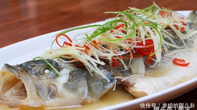 鱼肉|做清蒸鱼,多加关键的一步,鱼肉鲜嫩,还不带一点儿腥味!