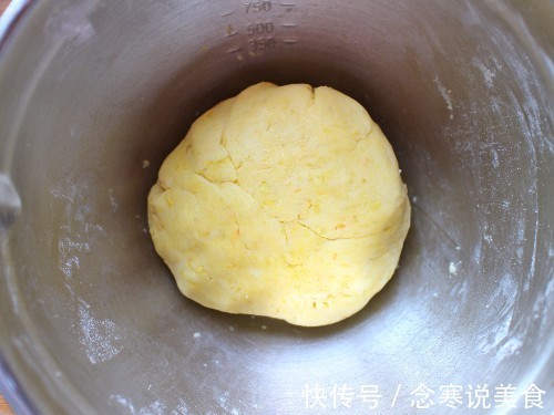 红薯最好吃的做法，做成小零食，酥酥脆脆，唇齿留香，太好吃了