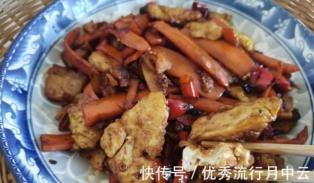 一块豆腐,两道菜,10元左右,小老百姓的小日子,就这么造!