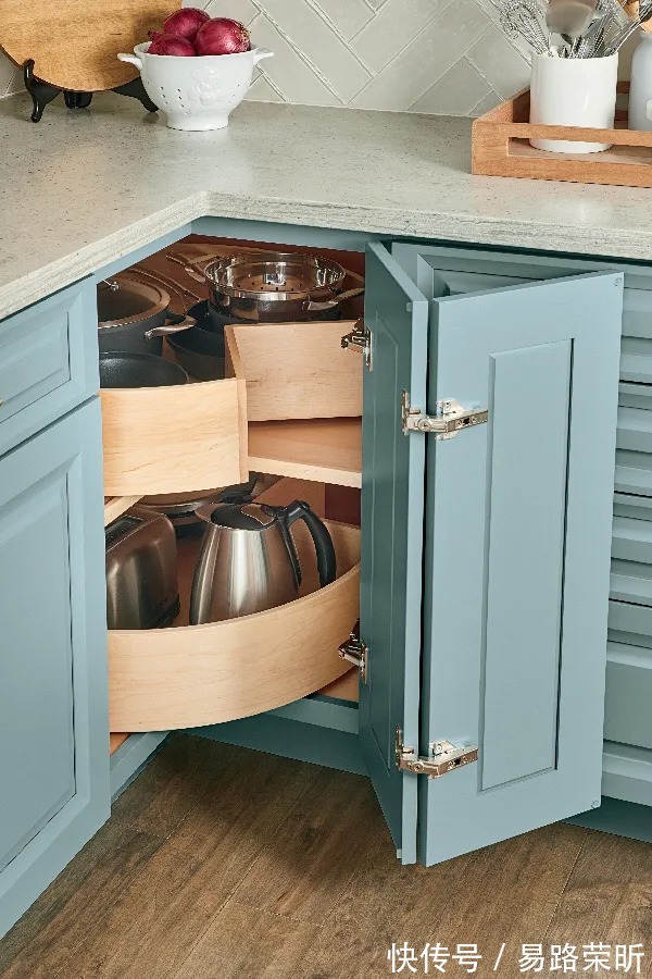 踢脚线|如何在同样的厨房空间里,比别人家多出双倍、四倍、六倍...的收纳空间呢?