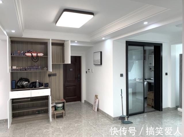 装修|三个月硬装完工，墙面刮白，地面铺灰色瓷砖，效果非常满意，晒晒