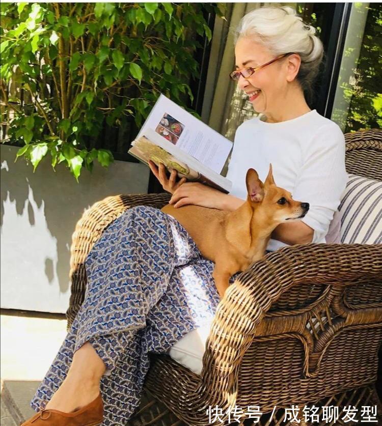 孙女|八十岁奶奶与孙女穿同款,花白头发也挡不住爱美心,时尚感不输阵