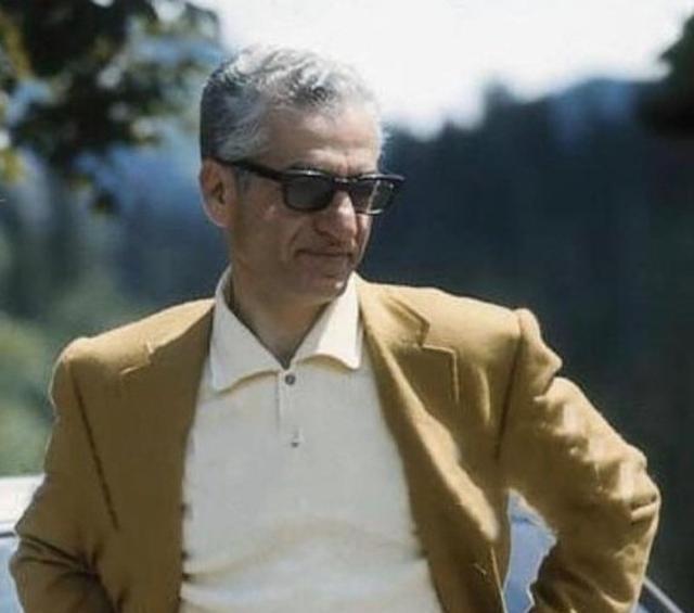 礼萨汗|1979年1月16日，巴列维王朝结束在伊朗的统治