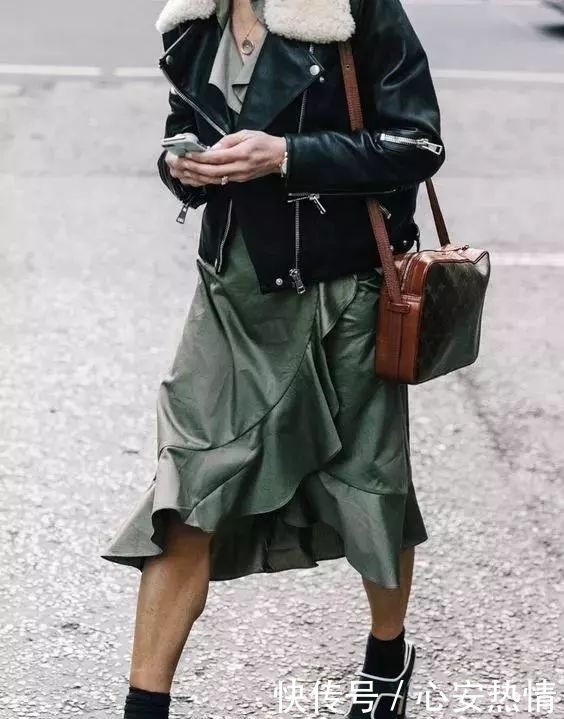 春天把这两种颜色穿在一起,你看起来又贵气又时髦,热巴都在穿