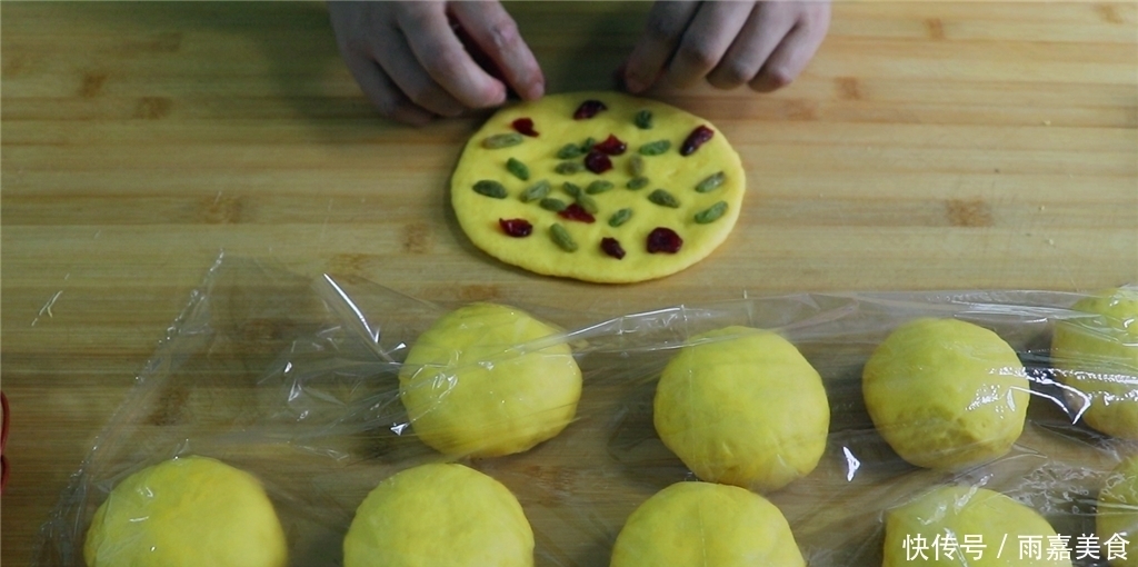 个个|懒人面包做法,掌握3个技巧,个个松软又拉丝,比买的好吃多了