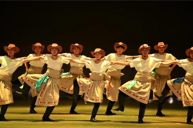 “百年峥嵘 青春向党”纪念五四运动文艺汇演举行