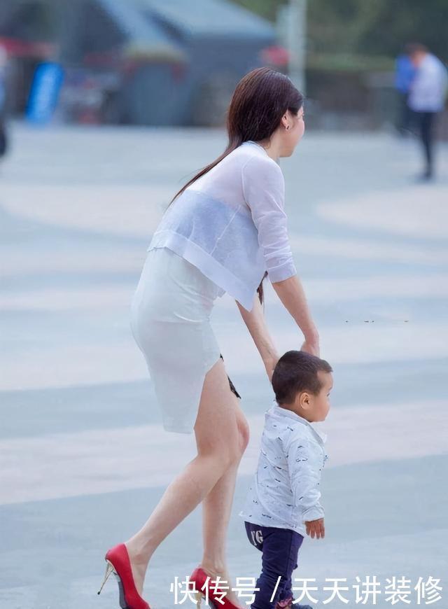 家长会|幼儿园家长会,爸爸穿工作服被拍下,照片发上网引发热议