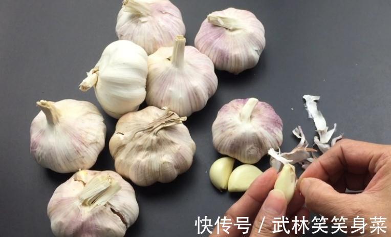 大蒜别随便放，教你5个保存妙招，不干瘪不发芽，能放一个冬天