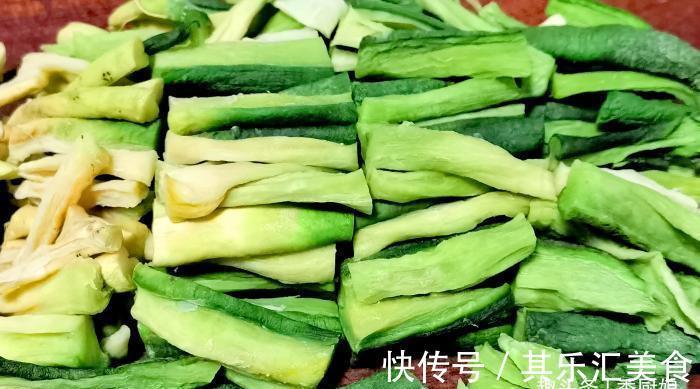 咸鱼|冬季宁不吃肉,也要常吃此菜,富含维生素C,营养极高,才2元1斤