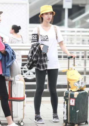 搭配|街拍: 气质美女的搭配亮点十足, 大长腿的优势羡慕不来