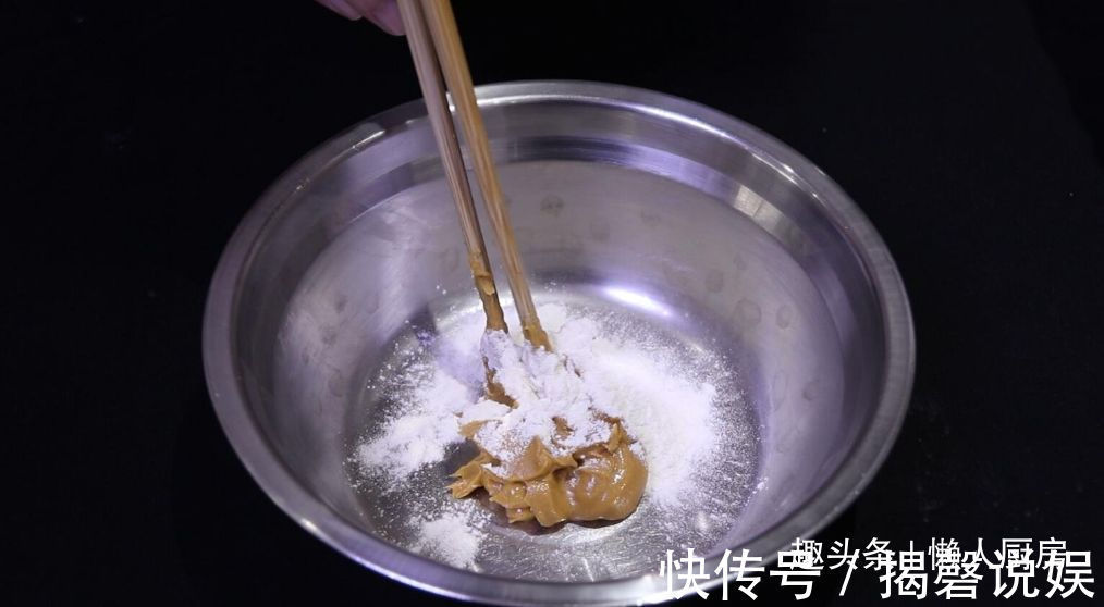 黄油|花生酱不只是调味品，配上面粉做的花生酥，一口一个吃着太香了