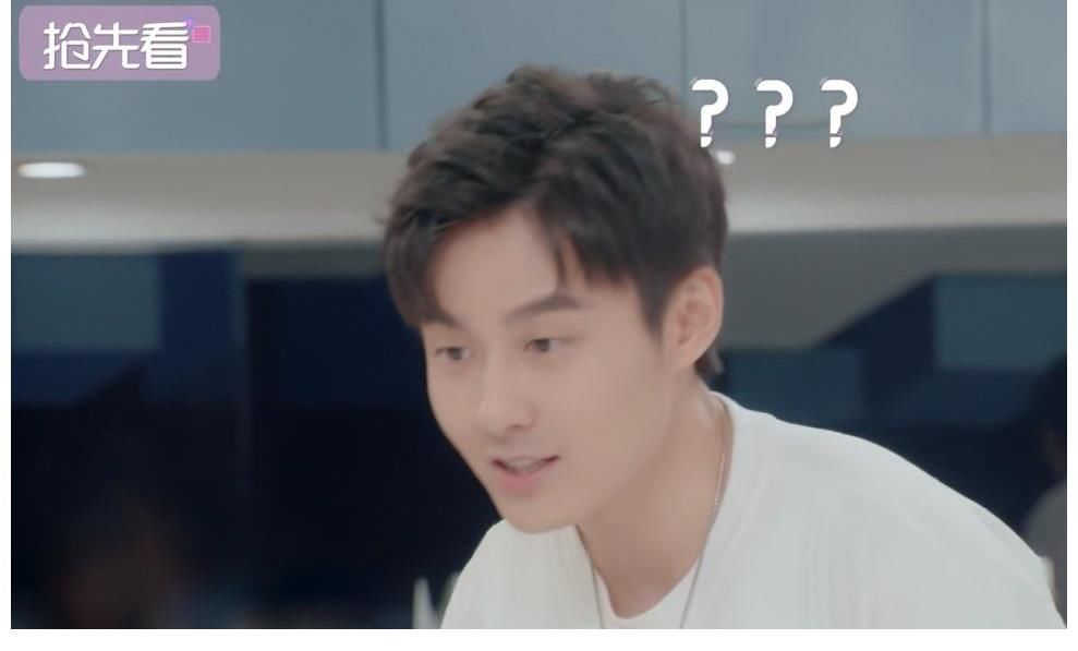 心动的信号|《心动的信号》男4女4身份曝光，见面后女2两眼放光，男1心如鹿撞