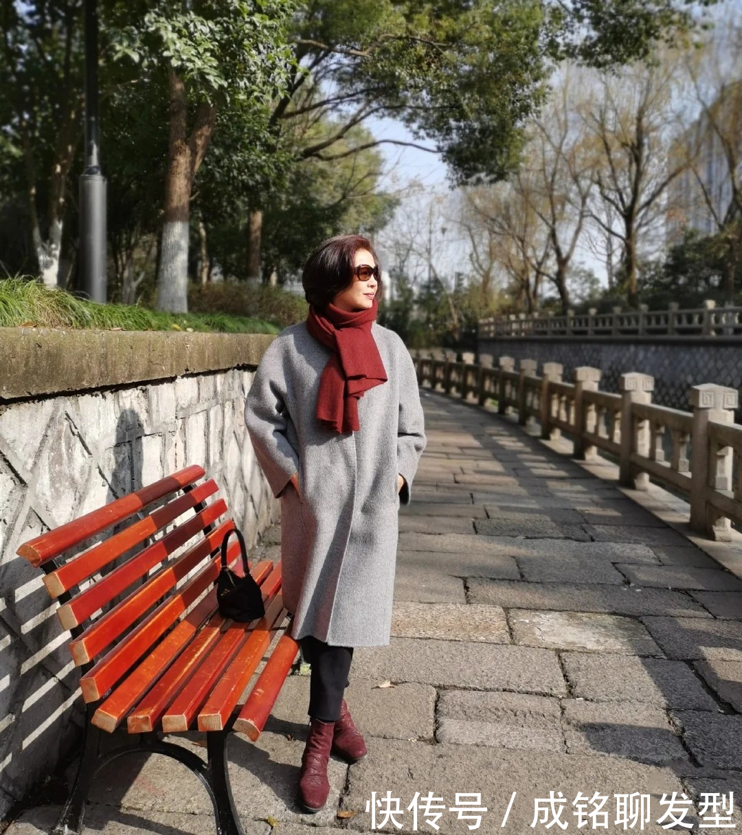 老年人怎么穿才高级？60岁“大妈”巧用红色搭配，时尚减龄有韵味