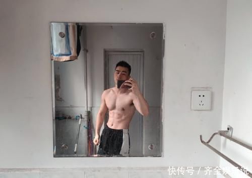满身|空少小哥健身日常,胸毛腹毛连成线,满身精肌太可了!