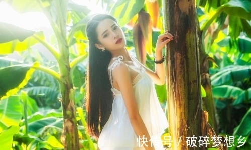 赋九张机|清愁寂寂同谁诉，红楼怅望云烟起；两赋九张机，纸长墨浅书难递