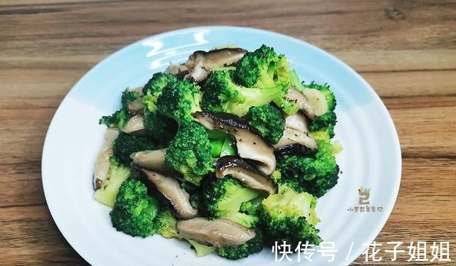 西蓝花|冬天皮肤干燥,别光喝水,8种“高维C”食物要多吃,水润气色好!