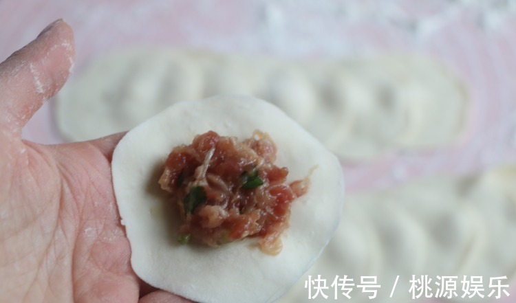 我家就馋这饺子,营养不上火,还润肺止咳,每次女儿吃20个