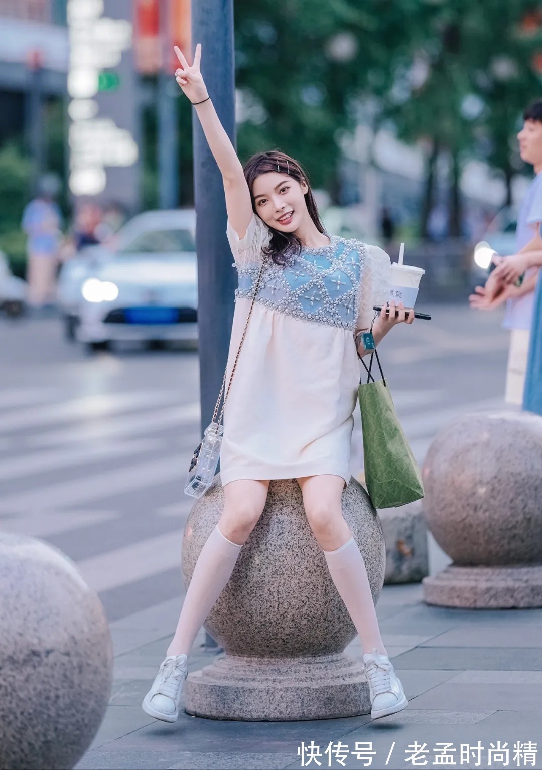 俏皮|清新又俏皮的连衣裙女生,尽显活力与朝气,轻盈灵动气质满满