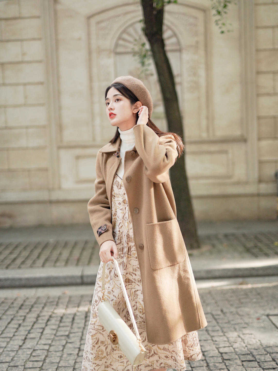 博主 秋冬天快速出门的“偷懒秘籍”,大衣连衣裙叠搭,上身效果yyds