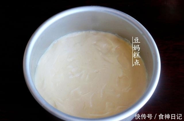 不用油不用牛奶，教你做蜂蜜蛋糕，蒸或烤都可以，只需4种食材