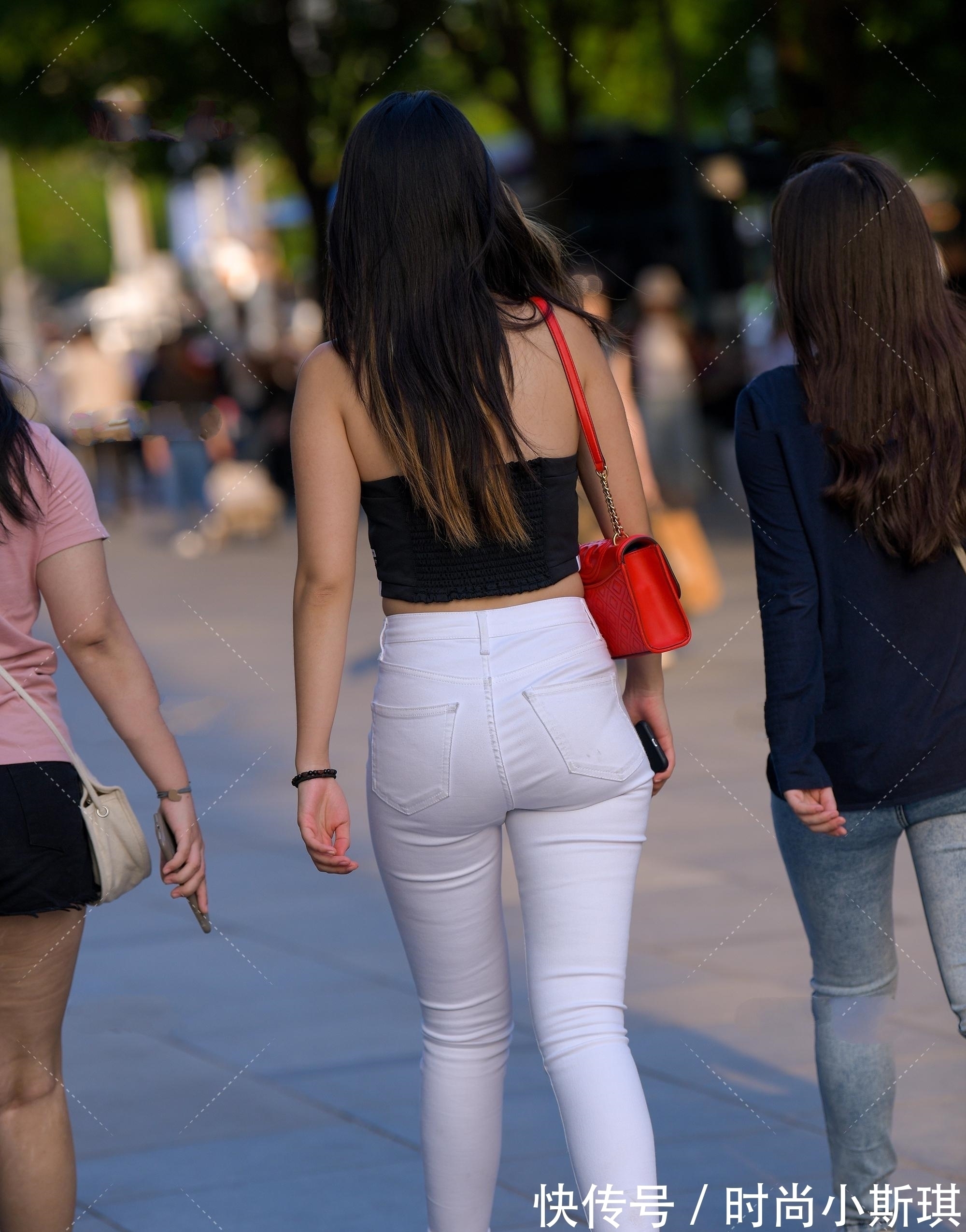 上衣 亮白紧身裤搭配简约小抹胸,前卫性感,时尚简约