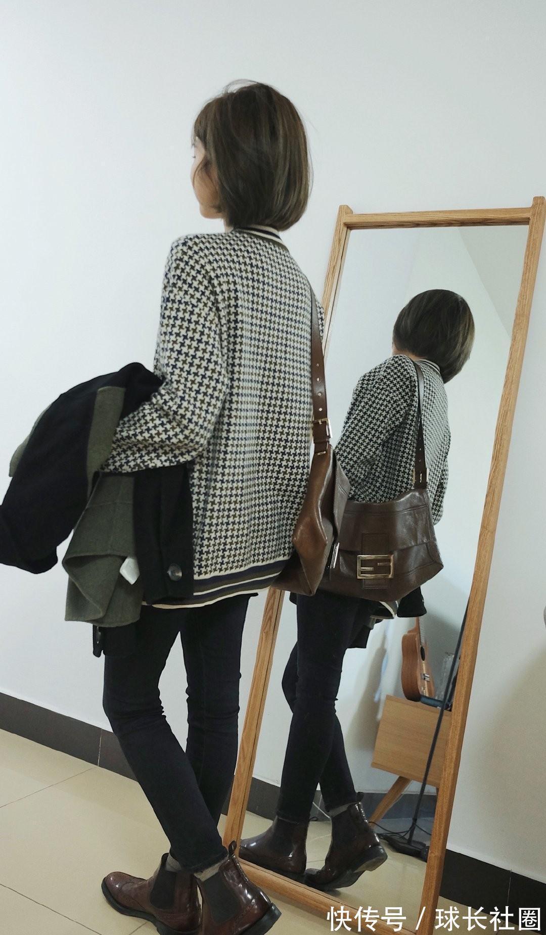 毛呢外套 冬季穿搭必备“小黑裤”,简单还时尚,轻轻松松穿出时尚感