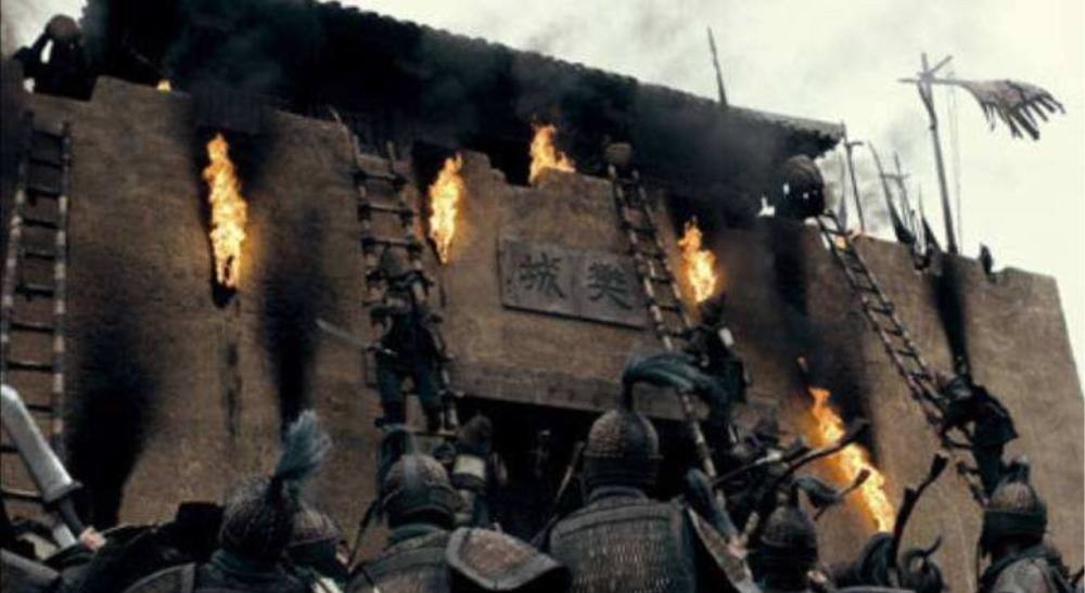 专家|古时攻城时,为何没人去推梯子,反拿石头砸?专家:你推个试试!