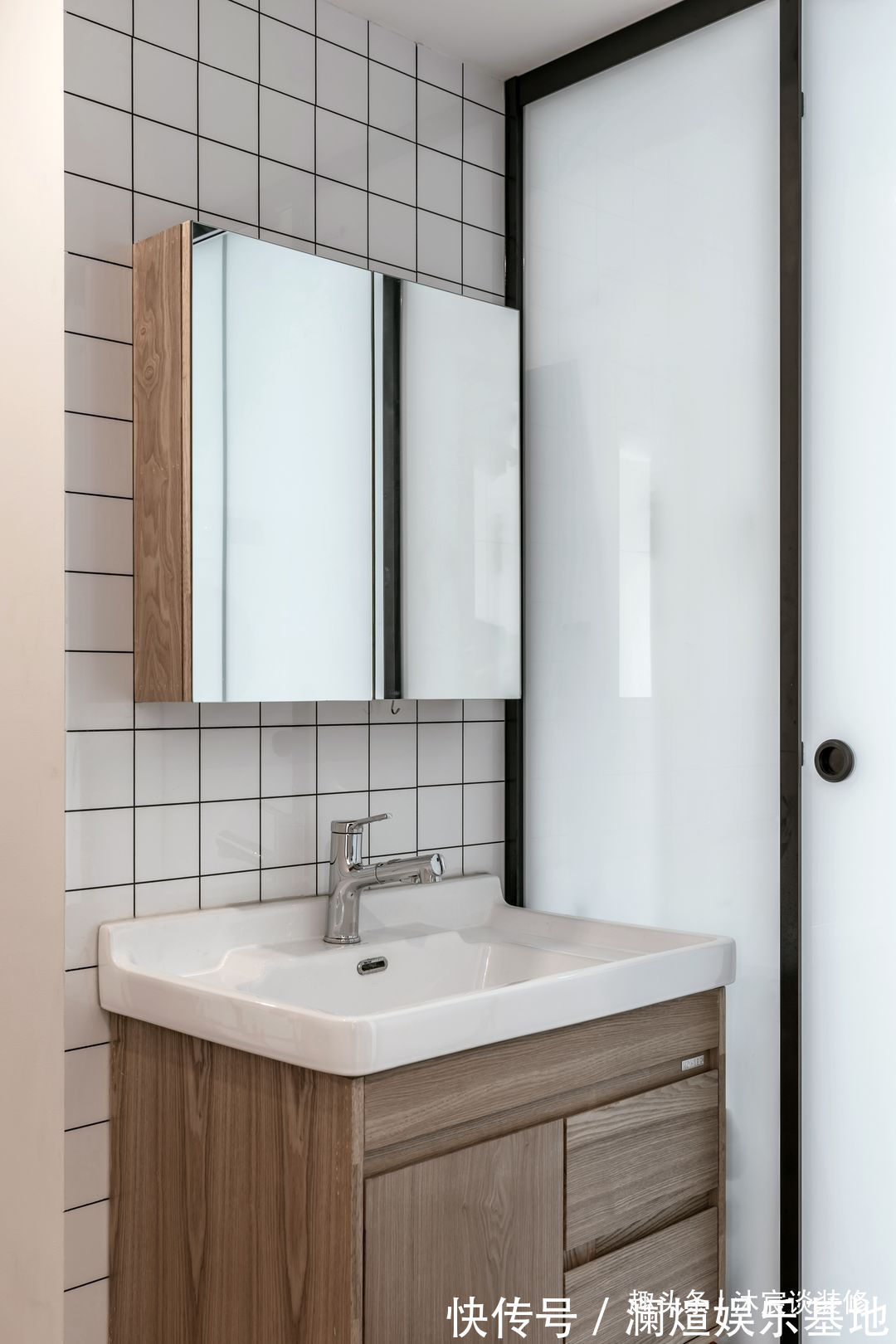 烘干机|她家连阳台都不要,直接与客厅打通,实用性大大增加,住着很舒适