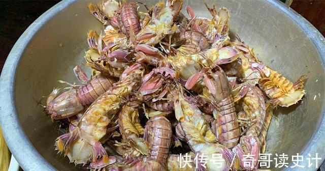 刨花生|媳妇回家，婆婆做的晚餐，在朋友圈火了，网友：吃不起，家里有矿