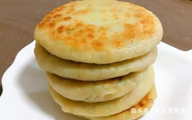 大白菜|一棵白菜,两碗面,烙出皮薄大馅,香喷喷的白菜饼,真香