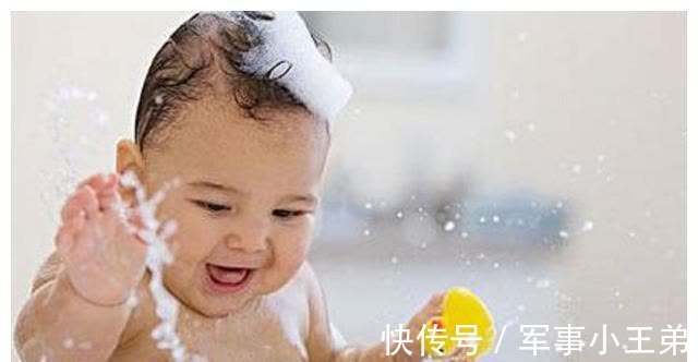 创口贴|冬天给娃洗澡“时机”要看好,避开3个时间点,洗得舒服还不感冒