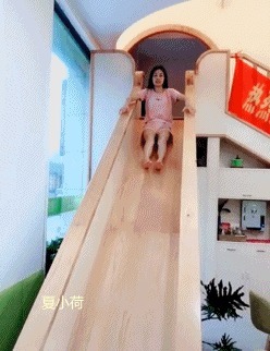 |搞笑GIF段子:今天新买的苹果手机,找了好几家了都贴不上膜!